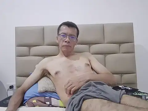 Snapshot of skinnylatino51 chatting on 8, 1, 2026 skinnylatino51 online show from 8, 1, 2026