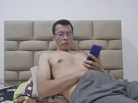 Snapshot of skinnylatino51 chatting on 15, 1, 2026 skinnylatino51 online show from 15, 1, 2026