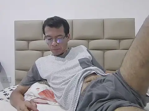 Snapshot of skinnylatino51 chatting on 18, 2, 2026 skinnylatino51 online show from 18, 2, 2026