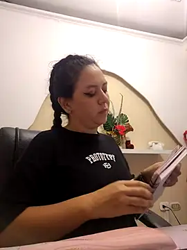 Snapshot of Abbyjoness21 chatting on 8, 11, 2025 Abbyjoness21 online show from 8, 11, 2025