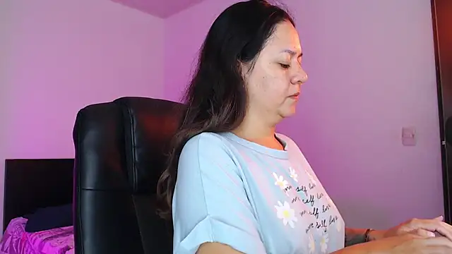 Snapshot of Abbyjoness21 chatting on 25, 11, 2025 Abbyjoness21 online show from 25, 11, 2025