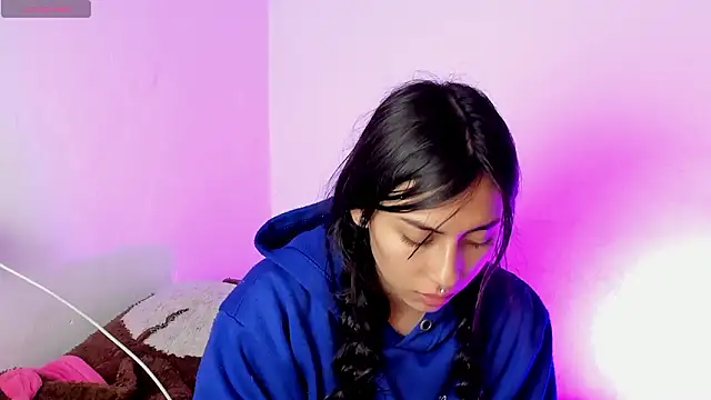 Alanaloiiss  online show from 11, 3, 2026