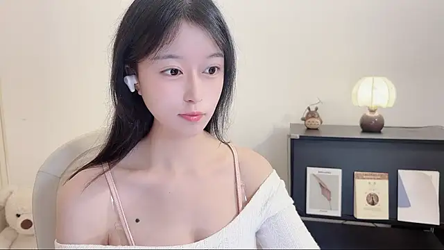 Snapshot of Onechestnut chatting on 11, 10, 2025 Onechestnut online show from 11, 10, 2025