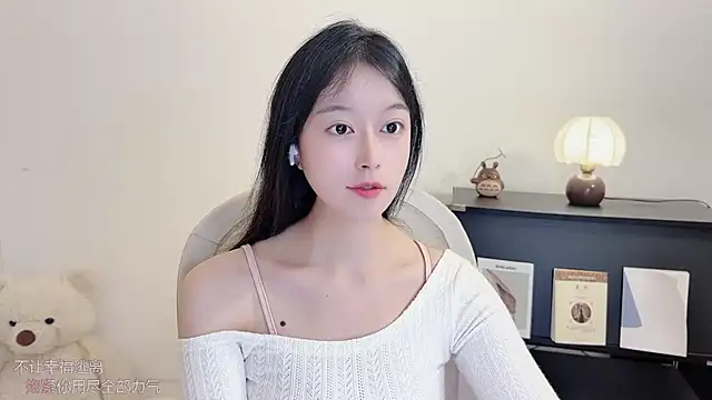 Snapshot of Onechestnut chatting on 12, 10, 2025 Onechestnut online show from 12, 10, 2025