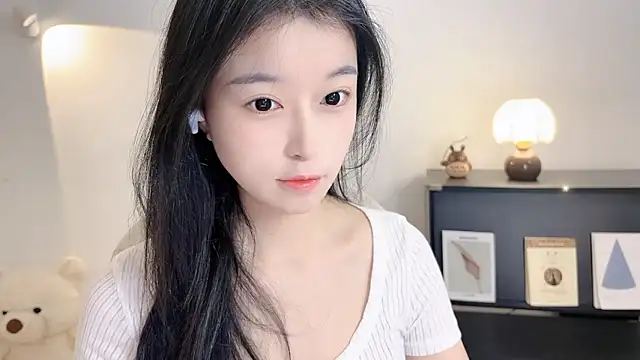 Snapshot of Onechestnut chatting on 4, 11, 2025 Onechestnut online show from 4, 11, 2025