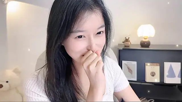 Snapshot of Onechestnut chatting on 4, 11, 2025 Onechestnut online show from 4, 11, 2025