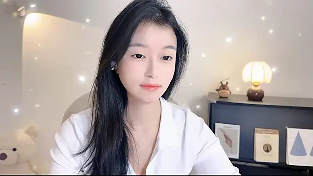 Snapshot of Onechestnut chatting on 5, 11, 2025 Onechestnut online show from 5, 11, 2025