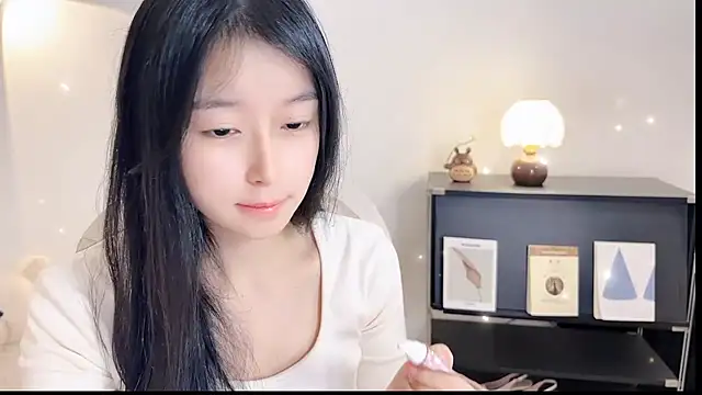 Snapshot of Onechestnut chatting on 6, 11, 2025 Onechestnut online show from 6, 11, 2025