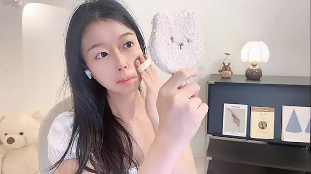 Snapshot of Onechestnut chatting on 13, 11, 2025 Onechestnut online show from 13, 11, 2025