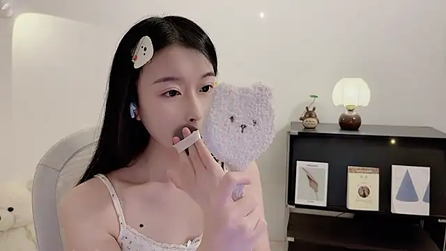 Snapshot of Onechestnut chatting on 29, 11, 2025 Onechestnut online show from 29, 11, 2025