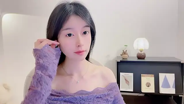 Snapshot of Onechestnut chatting on 30, 11, 2025 Onechestnut online show from 30, 11, 2025