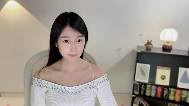 Snapshot of Onechestnut chatting on 17, 12, 2025 Onechestnut online show from 17, 12, 2025