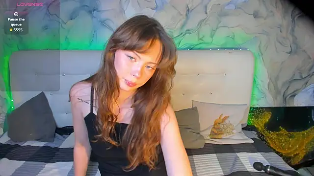 Snapshot of LolaMeddisson chatting on 19, 12, 2025 LolaMeddisson online show from 19, 12, 2025