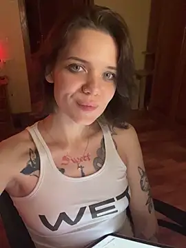 Snapshot of enchanting_chloe chatting on 9, 10, 2025 enchanting chloe online show from 9, 10, 2025