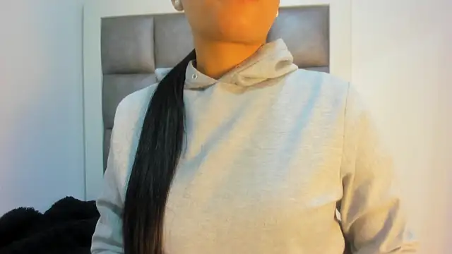 Snapshot of Mia_lopez__ chatting on 17, 10, 2025 Mia lopez   online show from 17, 10, 2025