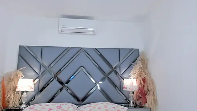 Milan LewisS online show from 4, 10, 2025