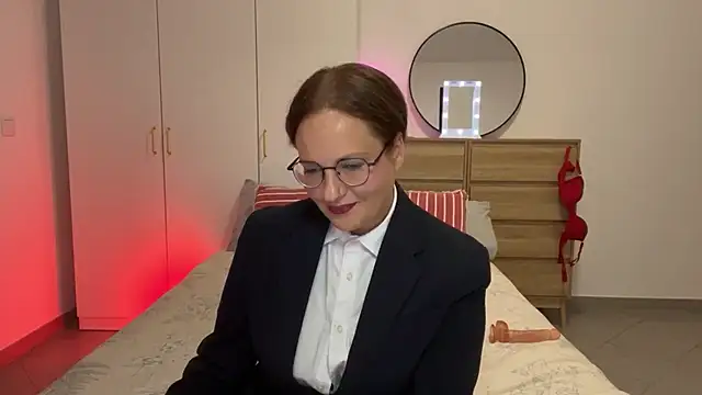 Snapshot of UnderWunder chatting on 4, 7, 2026 UnderWunder online show from 4, 7, 2026