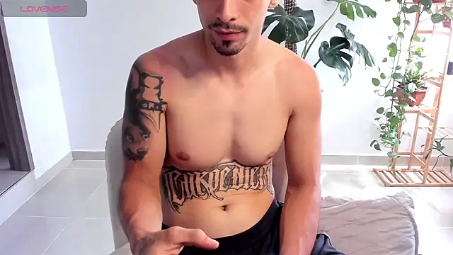 Mikevargas03 online show from 13, 4, 2026