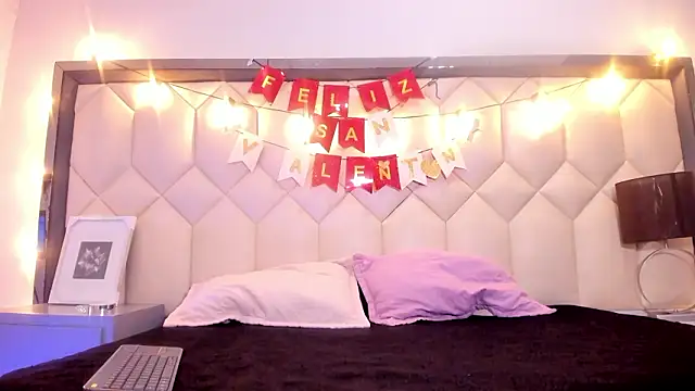 Scarletbigbug online show from 13, 2, 2026