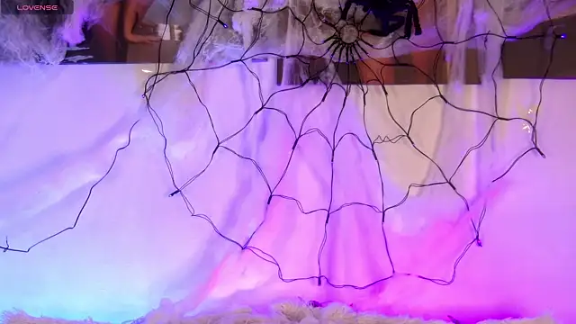 AlysonHuxley  online show from 2, 11, 2025