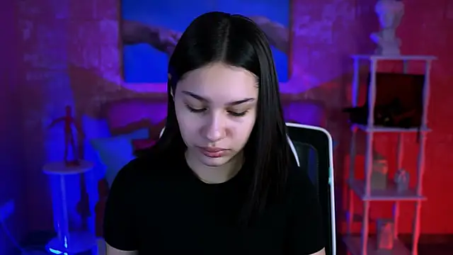 KimClarks  online show from 9, 10, 2025