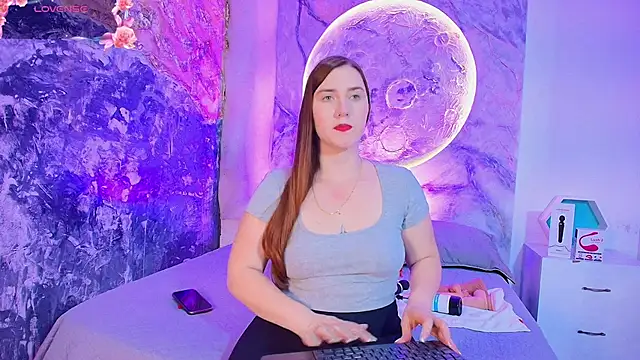 KrystalEvans online show from 8, 9, 2025