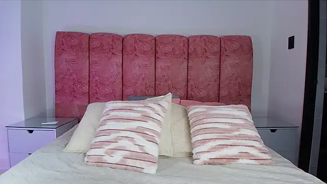 emmacurvy online show from 22, 11, 2025