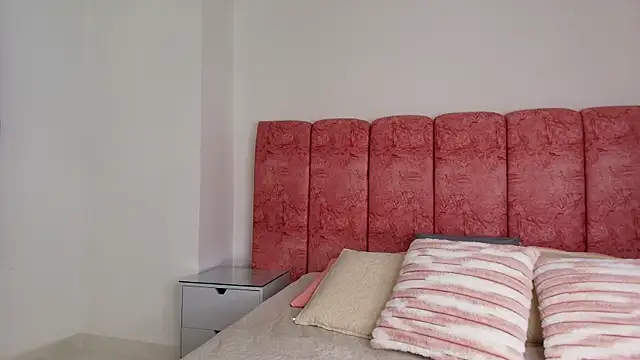 emmacurvy online show from 17, 12, 2025