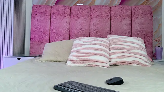 emmacurvy online show from 3, 2, 2026