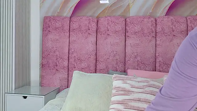 emmacurvy online show from 27, 2, 2026