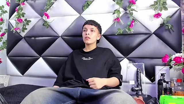 Megan Thompson  online show from 30, 10, 2025