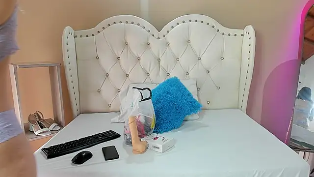 Snapshot of Alison_Milk chatting on 15, 10, 2025 Alison Milk online show from 15, 10, 2025