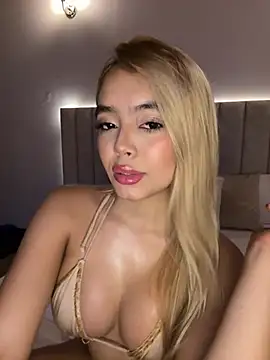 Mia Roswell online show from 30, 4, 2026