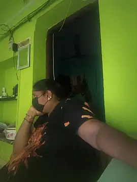 Villageanuty online show from 5, 5, 2026