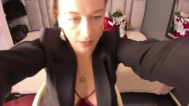 Charlot milf online show from 28, 10, 2025
