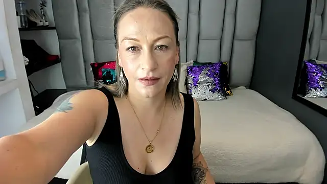 Charlot milf online show from 8, 11, 2025