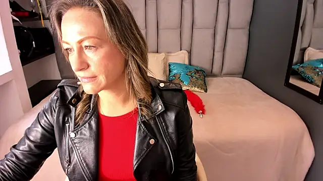 Charlot milf online show from 18, 11, 2025