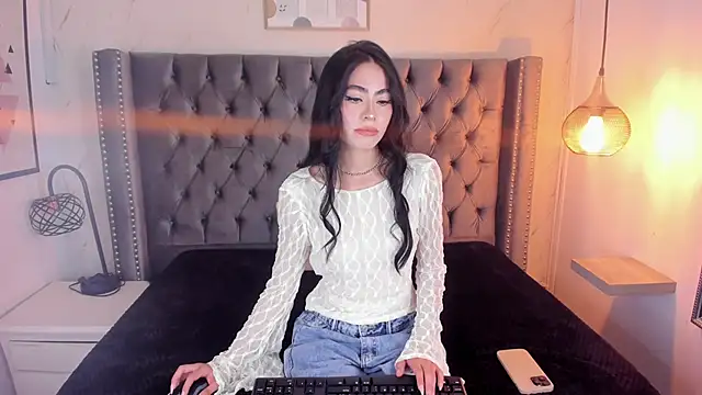 Anya Belth online show from 8, 5, 2026