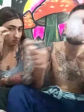 parejajuguetona420 online show from 22, 11, 2025