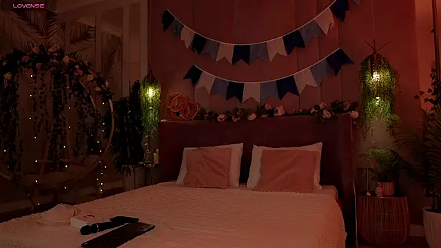 Snapshot of Serena_Waldarf chatting on 4, 10, 2025 Serena Waldarf online show from 4, 10, 2025