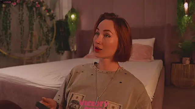 Snapshot of Serena_Waldarf chatting on 8, 11, 2025 Serena Waldarf online show from 8, 11, 2025