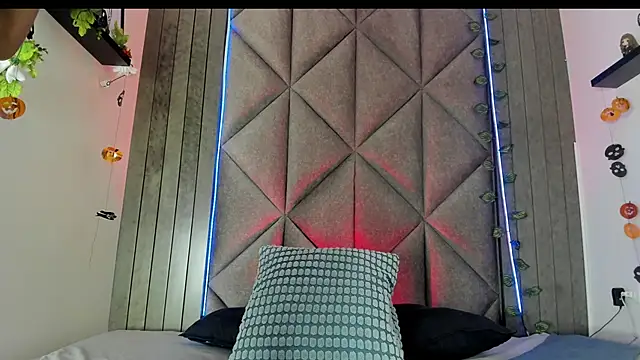 TiffValentinee  online show from 24, 10, 2025