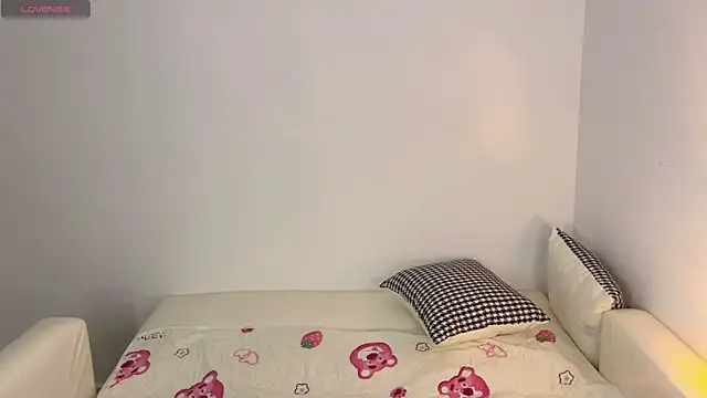 Snapshot of Kittenfishing chatting on 12, 9, 2025 Kittenfishing online show from 12, 9, 2025