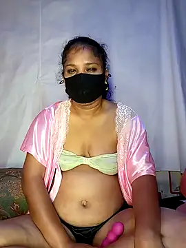 Snapshot of LushVamp chatting on 18, 12, 2025 LushVamp online show from 18, 12, 2025