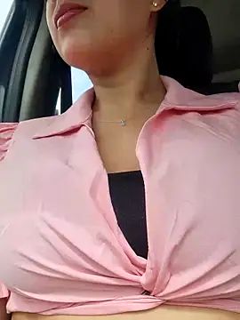 Snapshot of CrisMarulanda chatting on 14, 10, 2025 CrisMarulanda online show from 14, 10, 2025