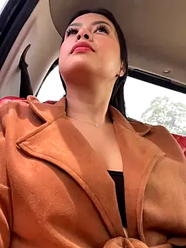 Snapshot of CrisMarulanda chatting on 5, 11, 2025 CrisMarulanda online show from 5, 11, 2025