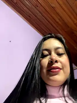 Snapshot of CrisMarulanda chatting on 11, 11, 2025 CrisMarulanda online show from 11, 11, 2025