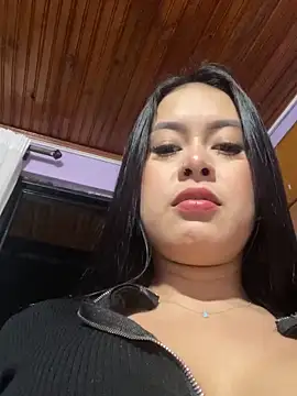 Snapshot of CrisMarulanda chatting on 12, 11, 2025 CrisMarulanda online show from 12, 11, 2025