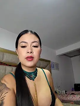 Snapshot of CrisMarulanda chatting on 25, 11, 2025 CrisMarulanda online show from 25, 11, 2025