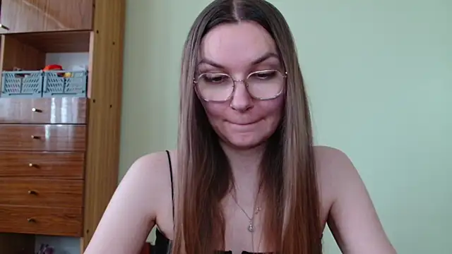 LooveELLYx online show from 5, 5, 2026